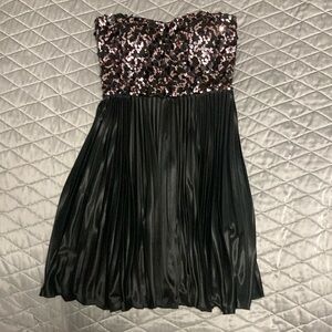Straplesss party dress